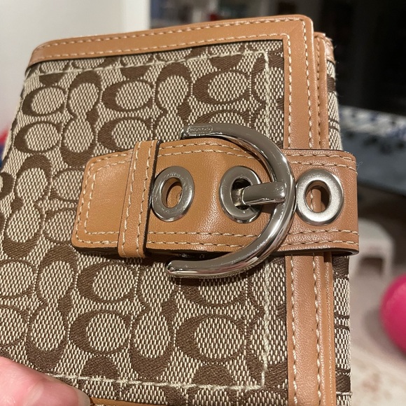 Coach Brown Tan Signature Jacquard Wallet - Picture 13 of 16